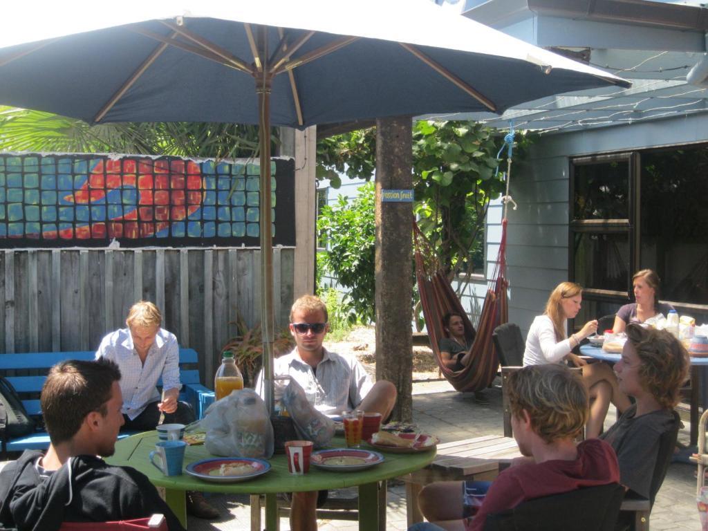 Tasman Bay Backpackers Hostel Nelson Exterior foto