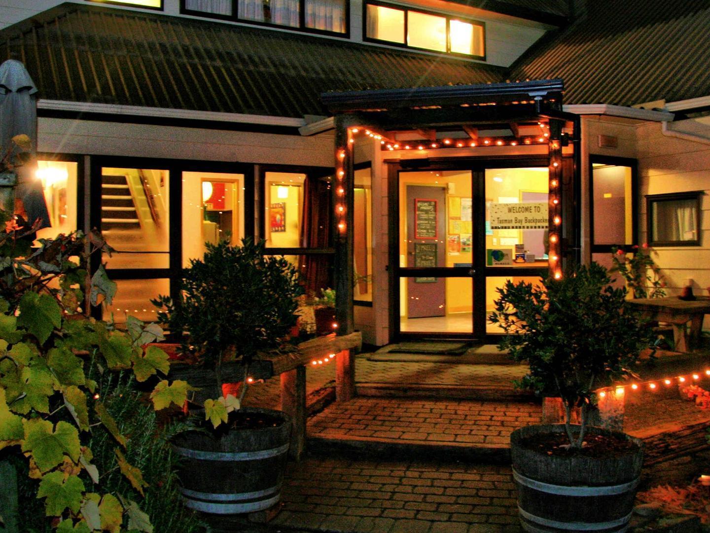 Tasman Bay Backpackers Hostel Nelson Exterior foto